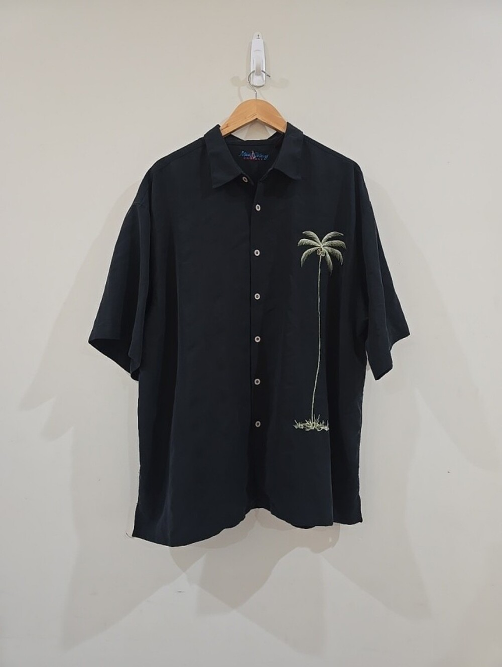 Cruise Maui Clothing  Men's Black Solid Palm Tree Embroidered Button-Up XXL